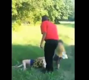 Egyedül a kétéves gyerek próbált meg anyjának segíteni - fotók és sokkoló videó 