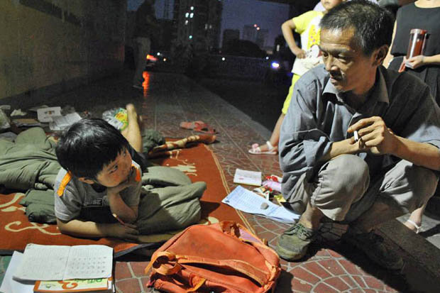 xiong_jianguo_yanyan_adopted_daughter_bin_homeless_man_china-384088