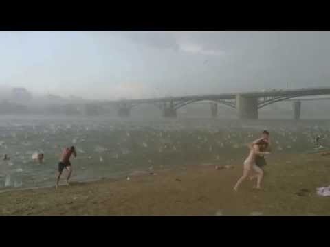 Jéglabdák zúdultak az égből a strandolókra! – videó