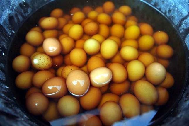 Gyermekvizeletben főtt tojást ajánlanak a kínai szakácsok