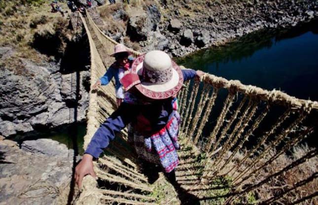 Így építik a perui indiánok a függőhidakat