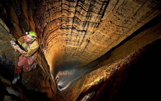 A legmélyebb barlang a világon a Krubera barlang 