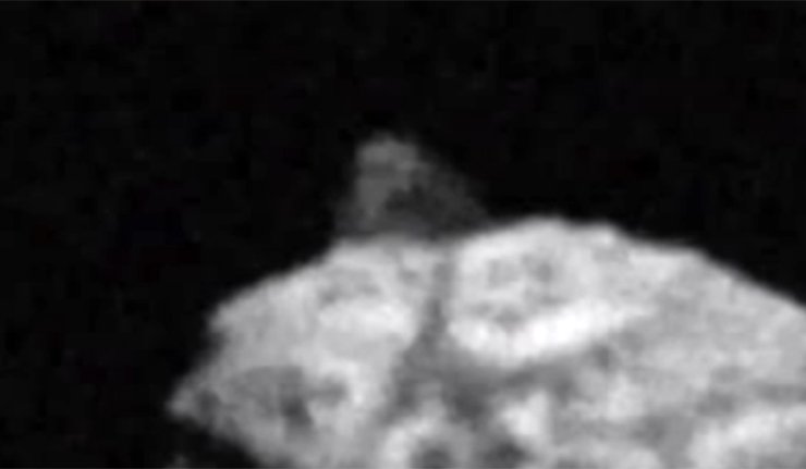 A Föld felé egy aszteroida repül, sötét piramissal!