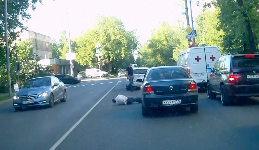 PAY-Road-rage-horror-in-Moscow (3)