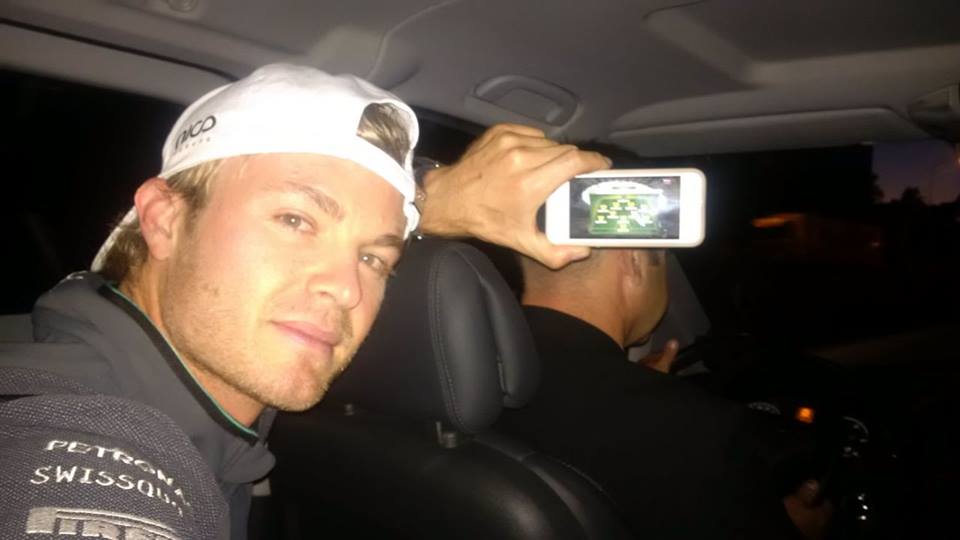 Taxisofőr mobilján nézte a meccset Rosberg