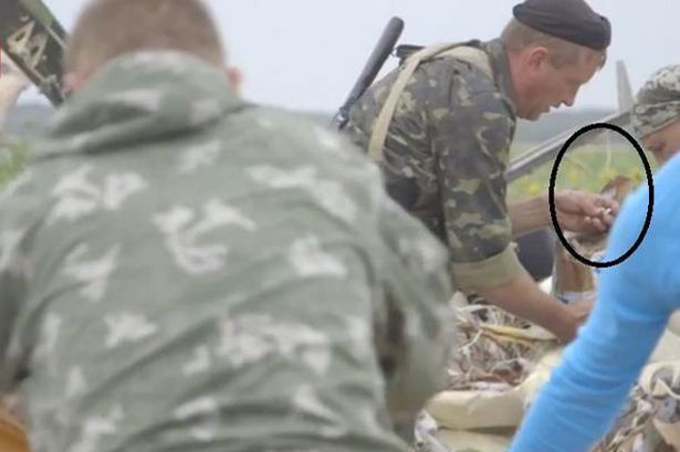 Maláj légikatasztrófa: egy oroszbarát szeparatista ellophatta az egyik utas gyűrűjét - fotó és videó