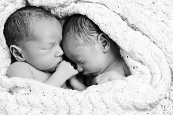 Gyönyörű fényképek: Így alszanak a néhány hetes kisbabák 