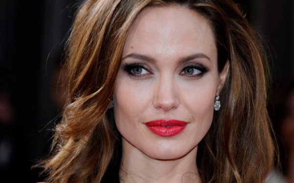 Ilyen volt Angelina Jolie súlyos drogfüggőként! – videó