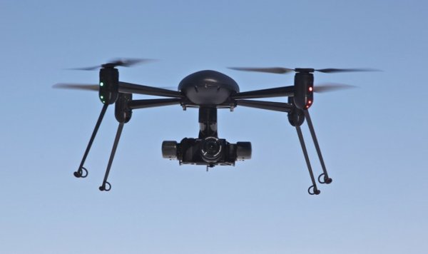 Veszélyes helyeken repkedő drónok ellen fegyvereket vet be Amerika – videó