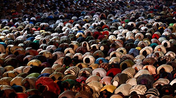 A ramadánt záró ünnepet Egyiptomban az iszlamisták és a biztonságiak összecsapásai kísérik