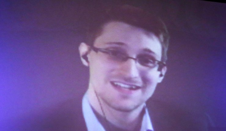 Snowden a világ hackereit egységre szólítja fel