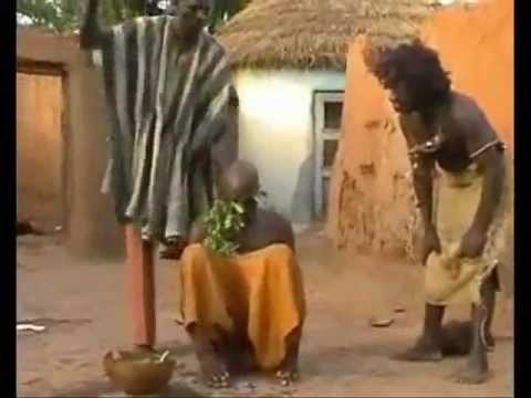 Ezzel a bizarr módszerrel gyógyítják a fejfájást Mozambikban! – videó