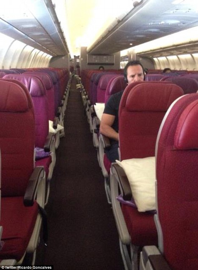 A Malaysia Airlines utasa képet posztolt a szinte üres járatról - Ön utazna a légitársasággal? 