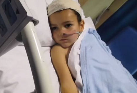 Kilopták szülei a kórházból az 5 éves agydaganatos kisfiút 