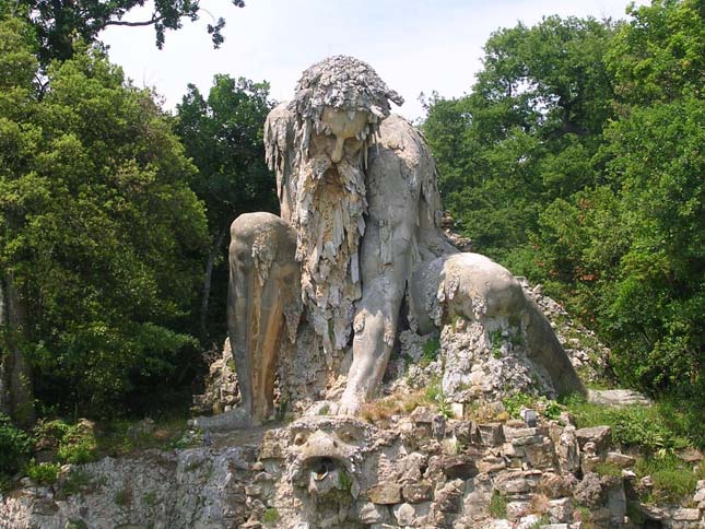 Egy monumentális szobor az Appennini Kolosszus
