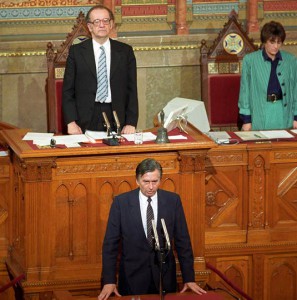 Szabd György és Antall József a parlamentben