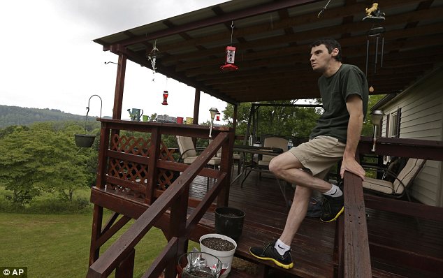 article-2350575-1A8D4978000005DC-869_634x398