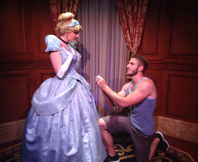 Egy fiú, aki megkérte az összes Disney hercegnő kezét