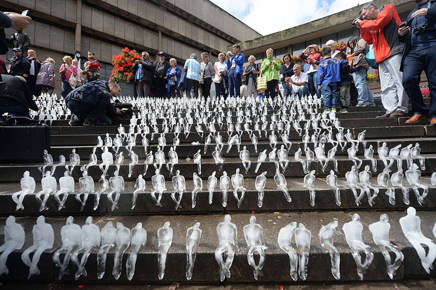 Megemlékezés másként - jégszobrokat készített a művész az I. Világháború elfeledett áldozataiért
