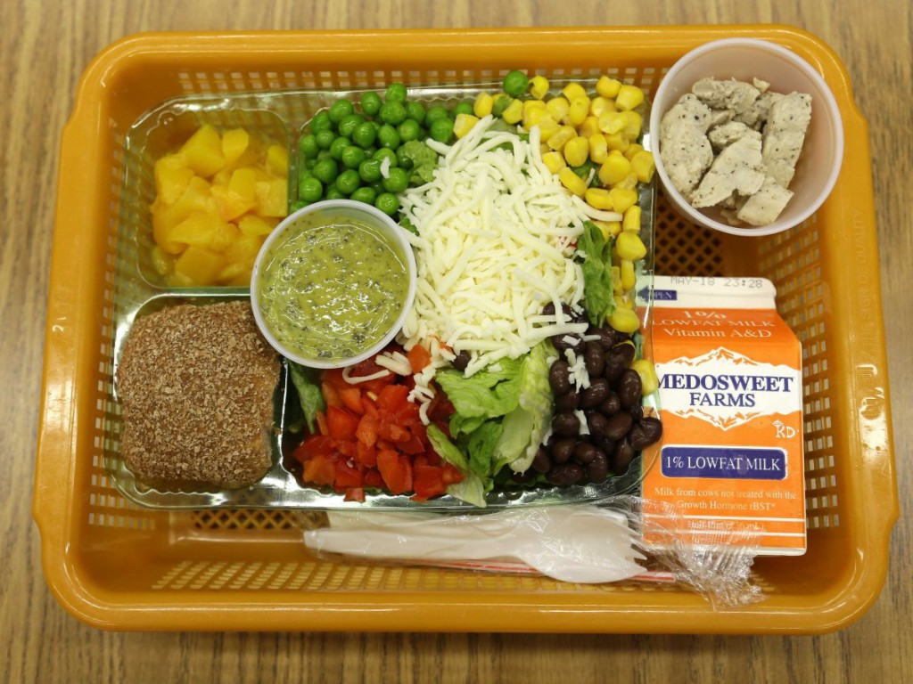 seattle-us-another-lunch-option-at-the-same-school-is-a-salad-with-low-sodium-chicken-a-whole-grain-roll-fresh-red-peppers-peas-corn-and-beans-with-cilantro-dressing