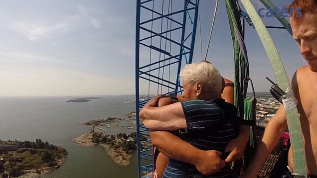 Videó - a 95 éves néni bungee jumpingol