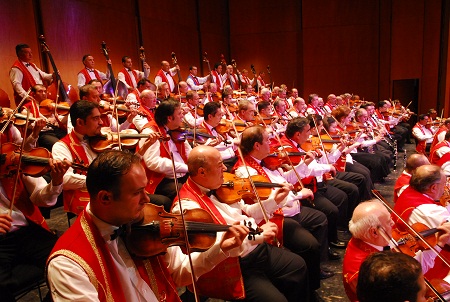A 100 Tagú Cigányzenekar zárja a vajdahunyadvári zenei fesztivált