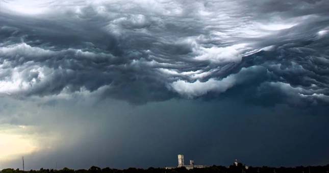 A félelmetes, de gyönyörű felhő az undulatus asperatus – time-lapse videó