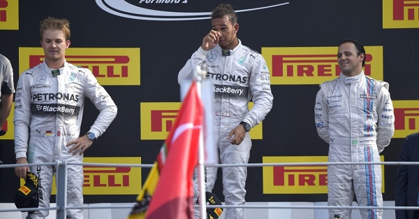 Wolff és Hamilton is védelmébe vette a kifütyült Rosberget