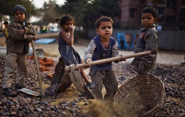 Szerte a világon 200 millió gyermekmunkást dolgoztatnak!