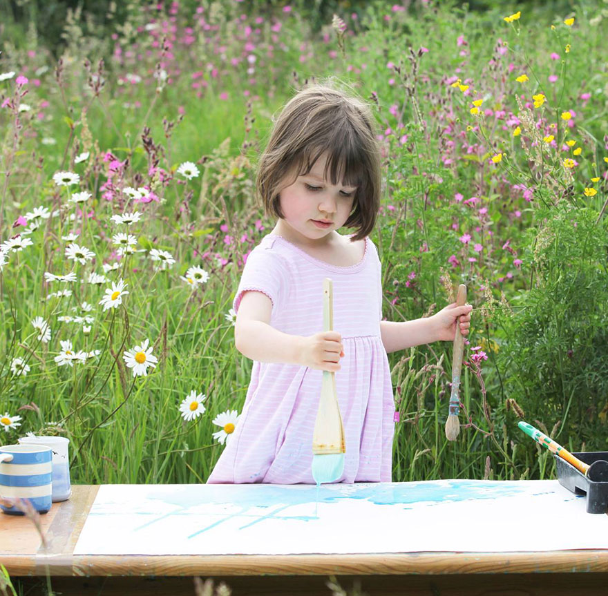 Az ötéves autista kislány elképesztő festményei