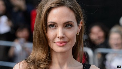 Angelina Jolie az afrikai elefántcsont-kereskedelemről szóló filmet rendez