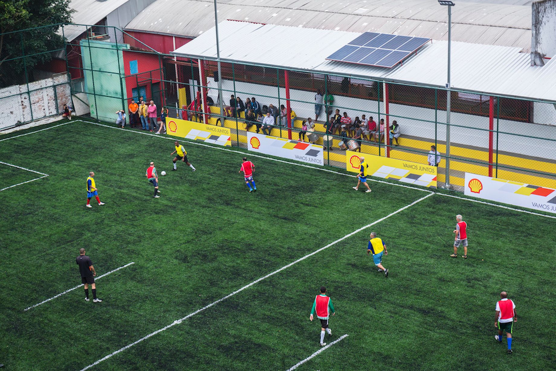 Egy brazil focipályán a játékosok termelik az áramot! – videó