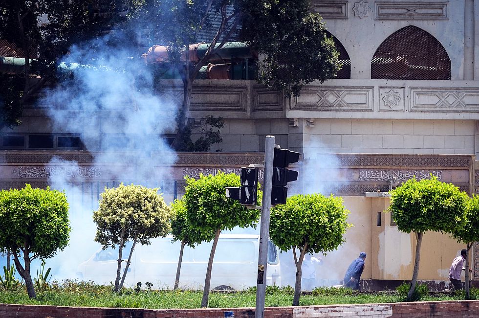 Robbantásos merénylet történt az egyiptomi külügyminisztérium bejáratánál, halottak 