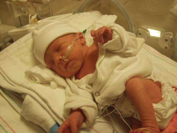 Újszülöttet találtak az egri kórház babamentő inkubátorában