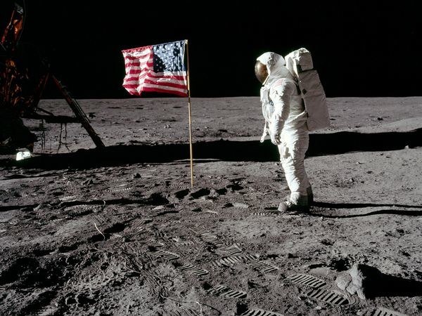 A 11 legmeggyőzőbb érv a Holdra szállás ellen és a NASA válasza ezekre