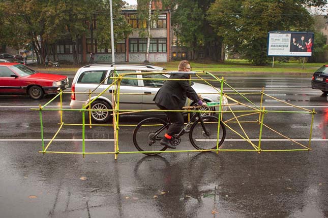 Így tiltakoznak Rigában a kerékpárosok az utak zsúfoltsága miatt – videó
