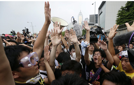 Hongkongi tüntetés - Újabb kerületben kezdték meg a végrehajtók a területek felszabadítását 