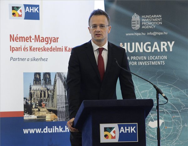 Szijjártó: Magyarország sokat merít a német példából