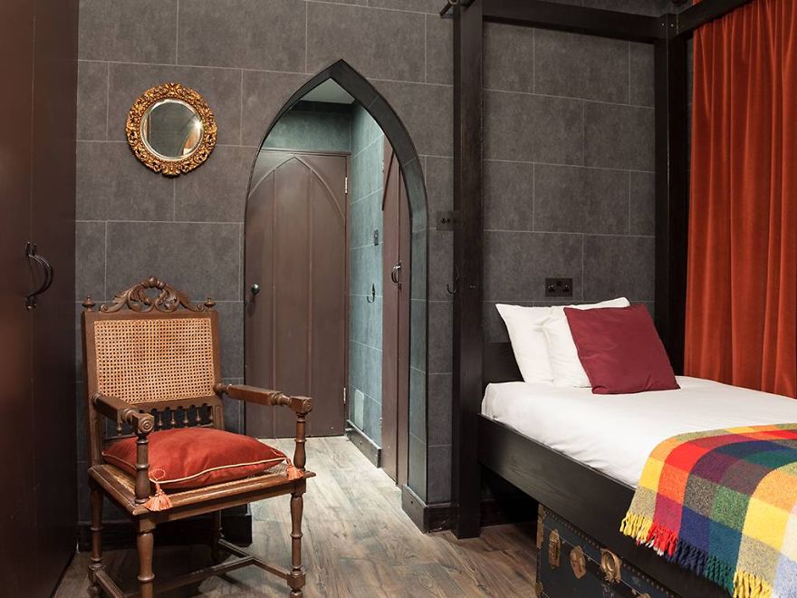 Harry-Potter-Themed-Hotel-Rooms-3__880