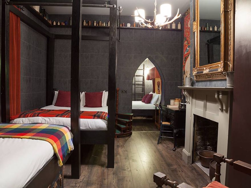 Különleges Harry Potter stílusú szobákat kínál egy hotel 