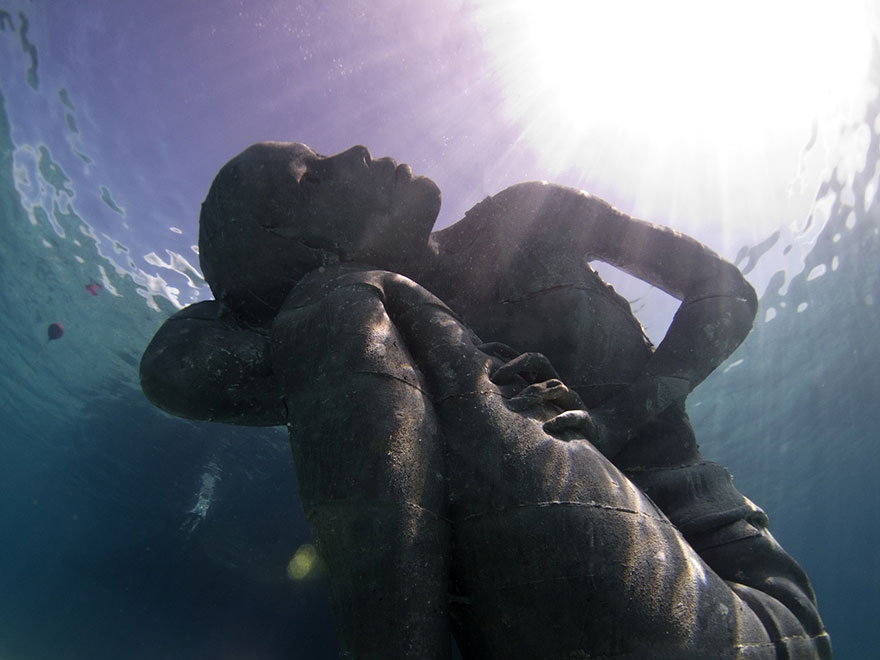 ocean-atlas-bahamas-underwater-sculpture-jason-decaires-taylor-1
