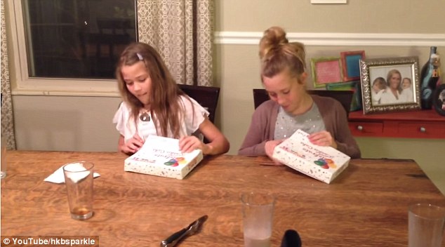 Az amerikai édesanya felvette lányai reakcióját a hírre, hogy testvérük lesz - videó