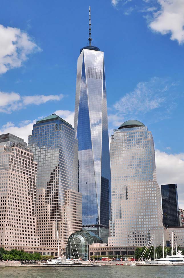 250 méter magasságban rekedtek az ablakmosók a One Trade Centeren – videó