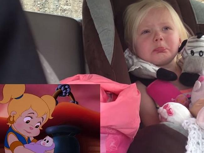 Így hatódik meg egy mimózalelkű kislány a mesén! – videó