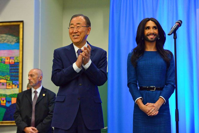 Az ENSZ főtitkára és Conchita Wurst egy színpadon