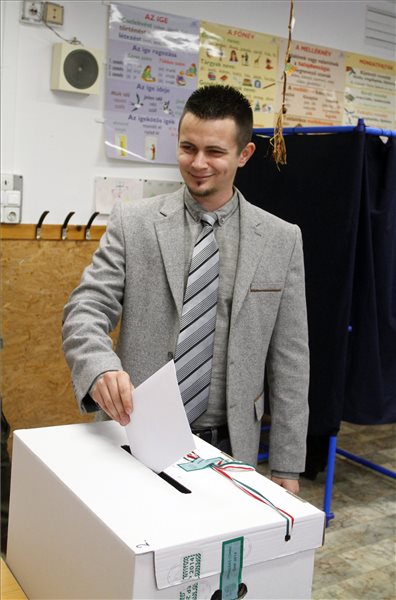Önkormányzat 2014 - Jobbik - Janiczak Dávid szavaz
