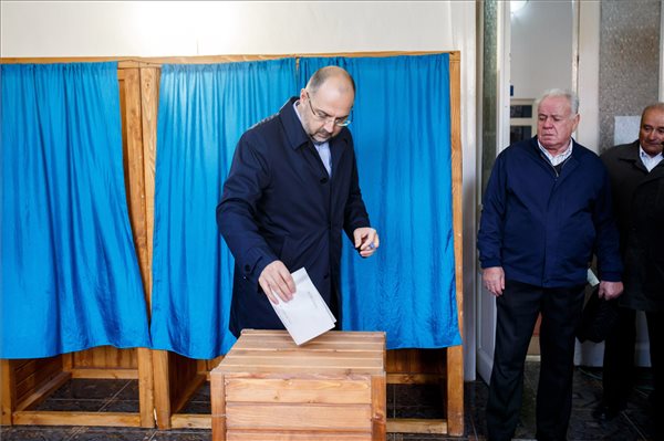 Romániai elnökválasztás - Kelemen Hunor leadta a szavazatát