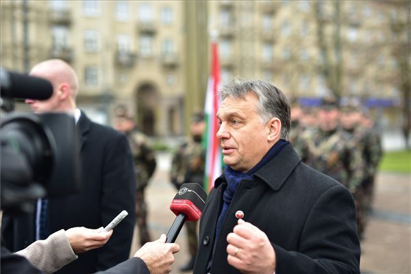Orbán: jelenleg elsőbbséget élveznek a biztonsági kiadások (2. rész)