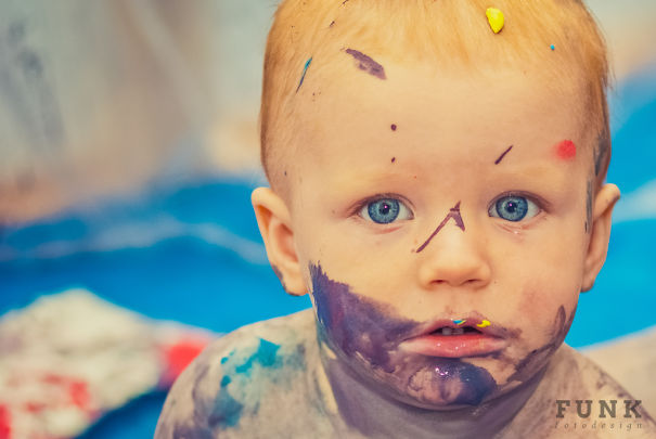 Ez történik, ha magára hagyod a gyerekeket festékekkel