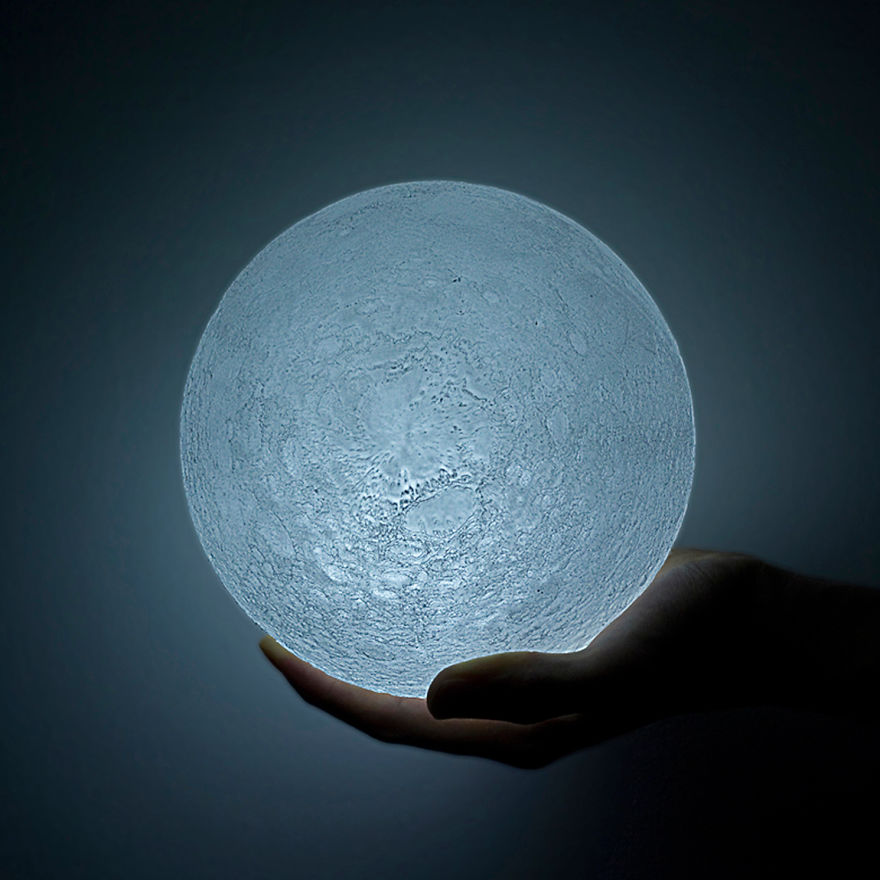 Totally-Accurate-LED-Lamp-Mimics-The-Moon2__880